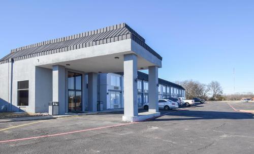 Quality & Hotel Sulphur Springs
