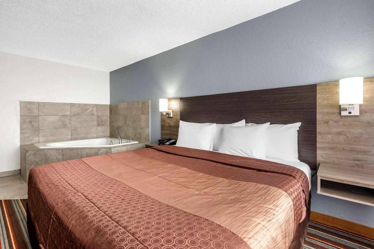 Quality & Hotel Sulphur Springs